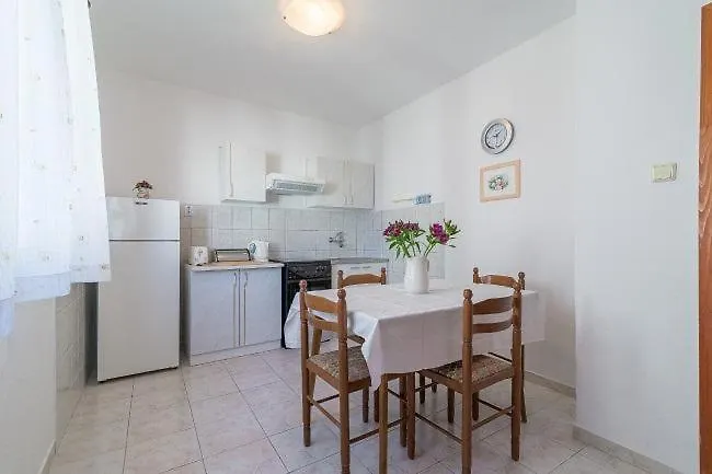 Apartmani Tina 파그